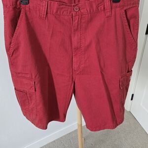 Wrangler Men's Cargo Shorts in Red